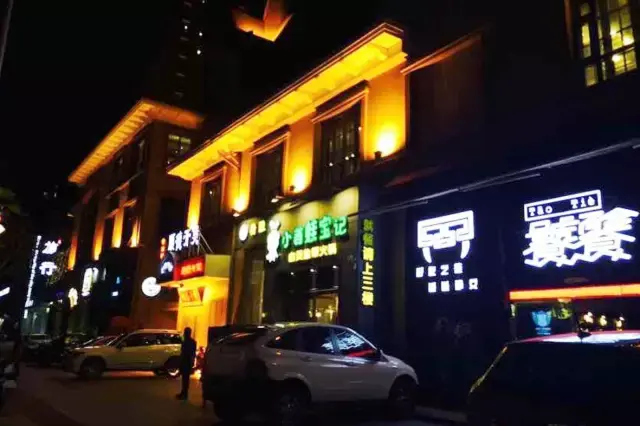 在美食街开个什么店好_在美食街开店优势_美食街开店