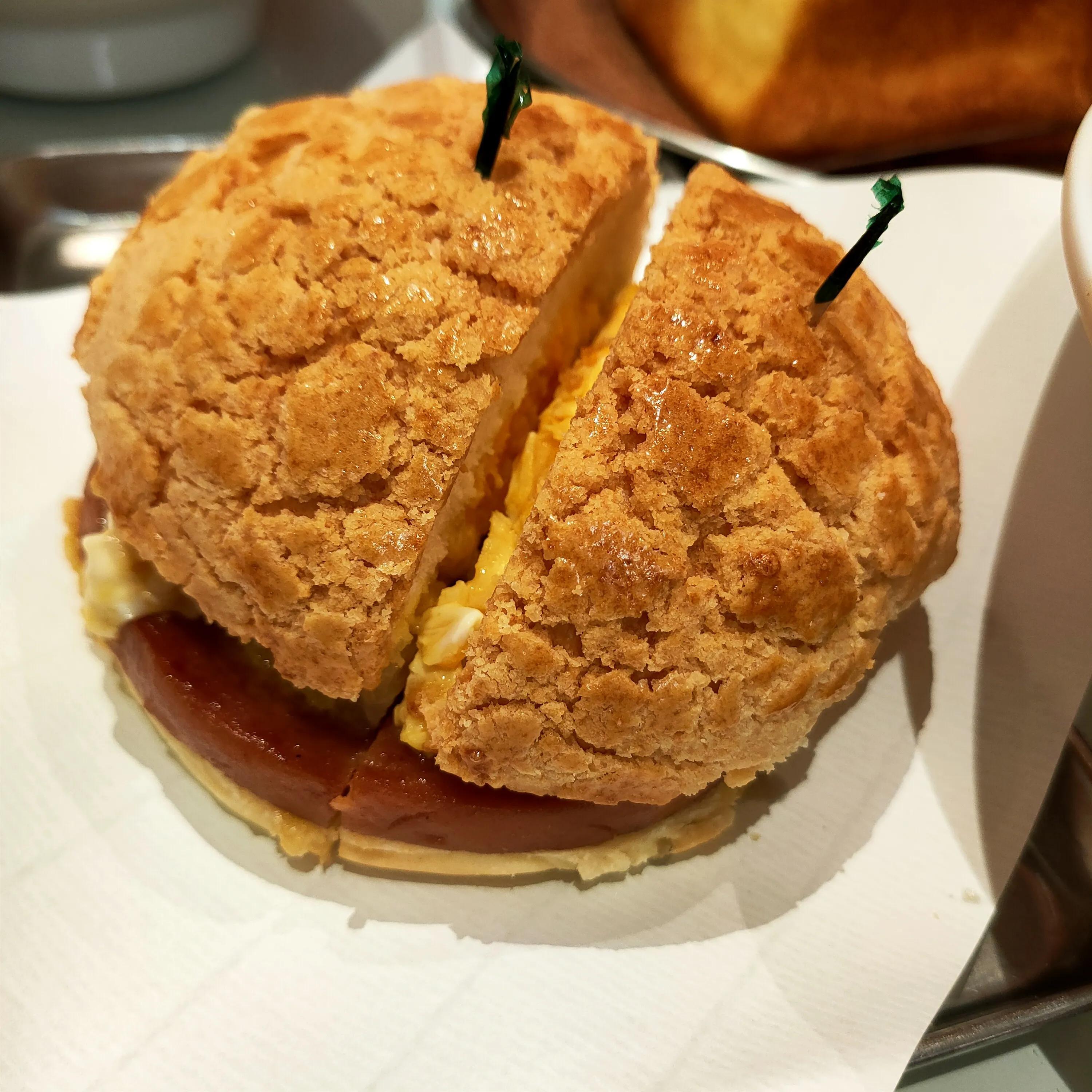 火腿蛋堡_港式早餐火腿蛋_港式茶餐厅蛋包火腿的做法
